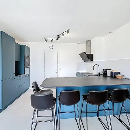 A Pied : Terrasse Vue Mer, 2 Chambres, Parking Prive 칼비