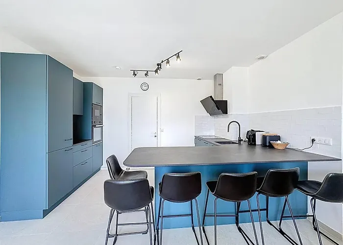 A Pied : Terrasse Vue Mer, 2 Chambres, Parking Prive Calvi (Corsica)