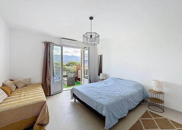 A Pied : Terrasse Vue Mer, 2 Chambres, Parking Prive * Calvi (Corsica)